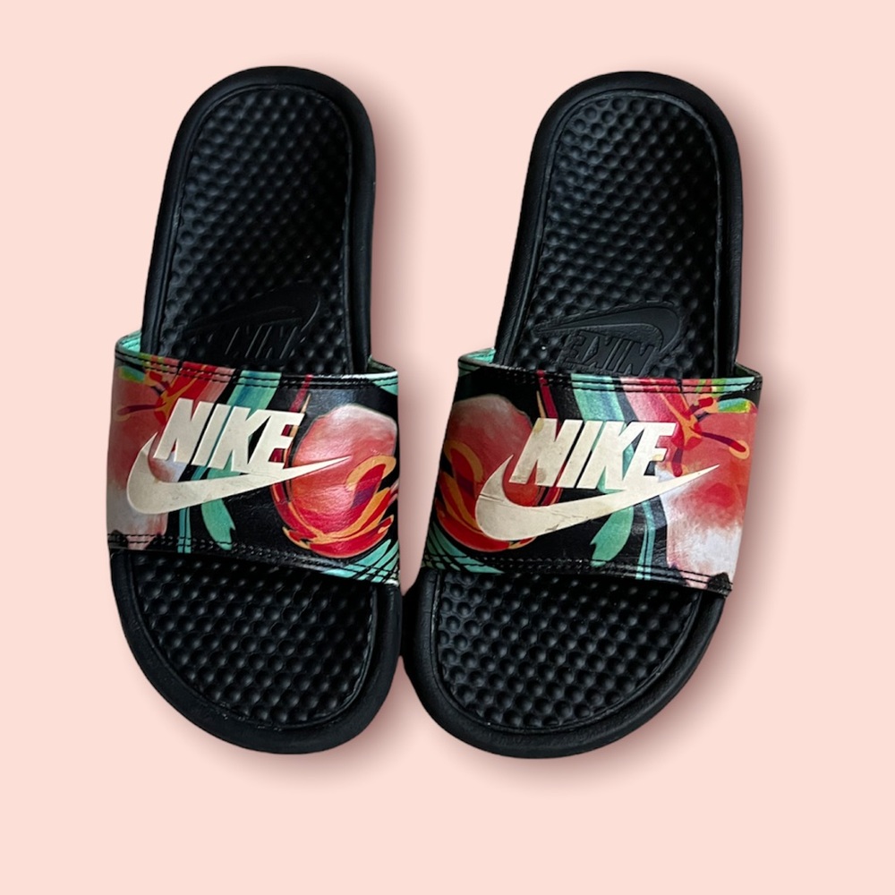 🍓Floral Nike Slides🍑